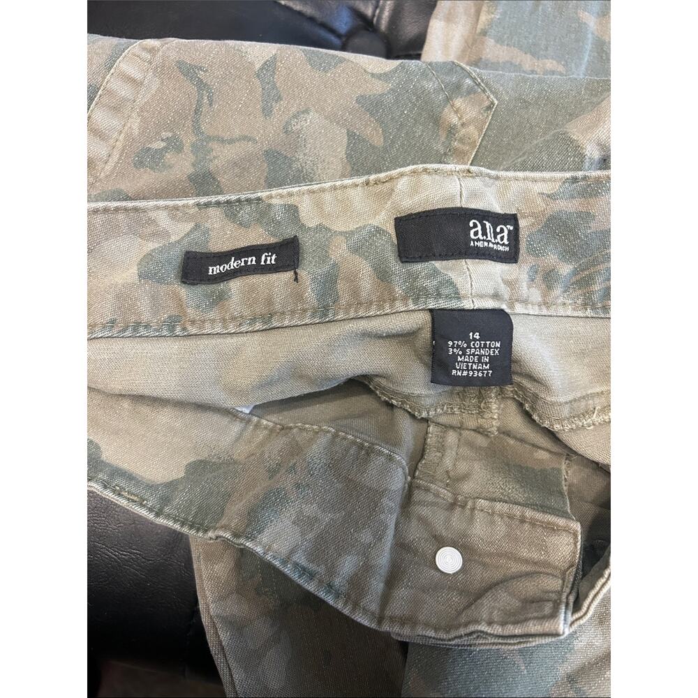 a.n.a Women's Sage Beige Camouflage Straight-Leg Jeans - Picture 2 of 3